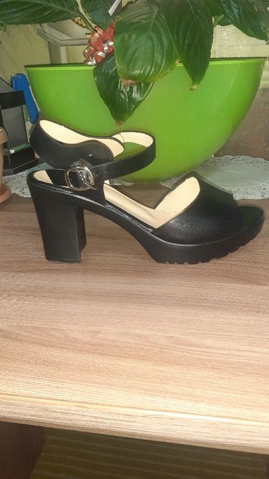 Продам летние босоножки