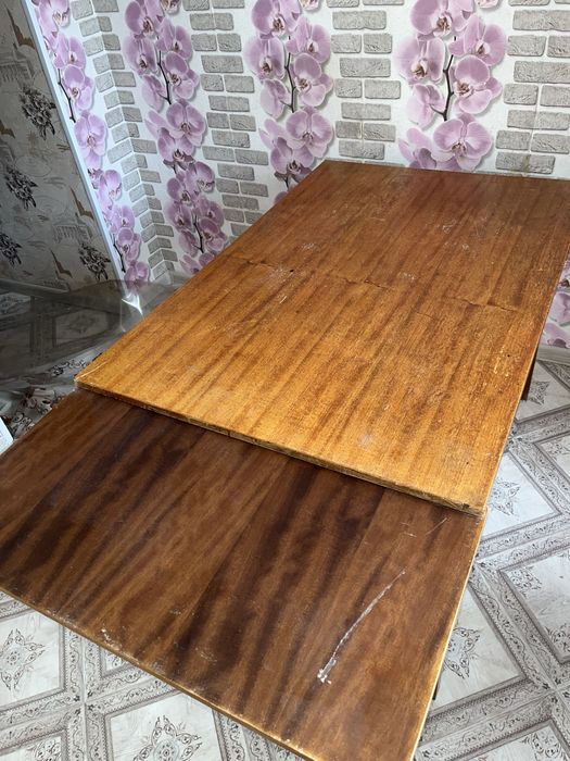 Стол для гостиной