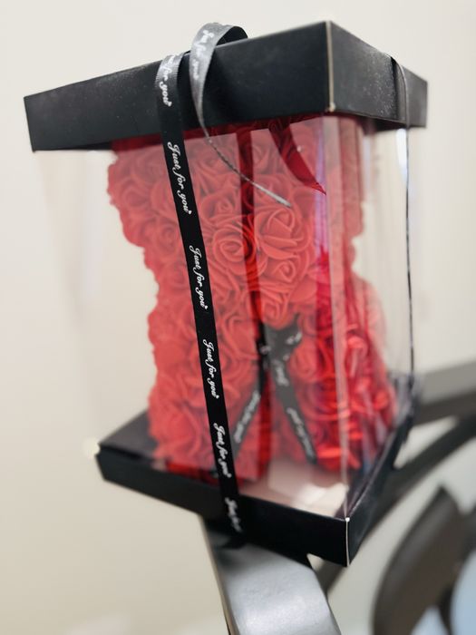 мече от рози в кутия лукс