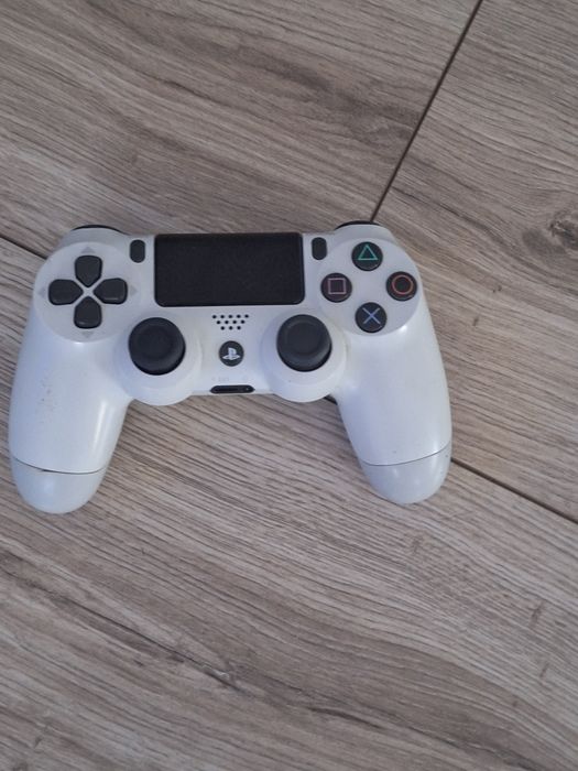 Vând Playstation 4 Slim Nou