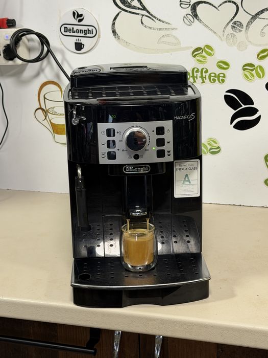 Кафемашина кафе автомат delonghi magnifica S с гаранция