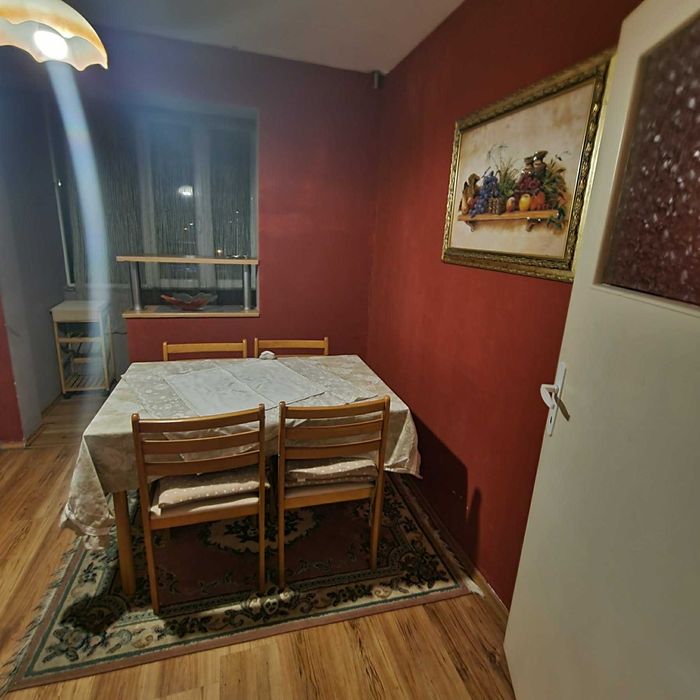 Отдава се под наем просторен тристаен апартамент – Центъ