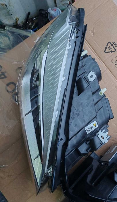 Set Faruri BMW BMW X1 (E84) LCI E84 Facelift NOI  VALEO 2012-2015 electric , tip bec D1S, are motoras, fara balast, bi-xenon cu lumini de zi