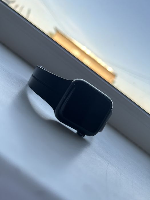 Apple Watch SE 44 мм, чёрные