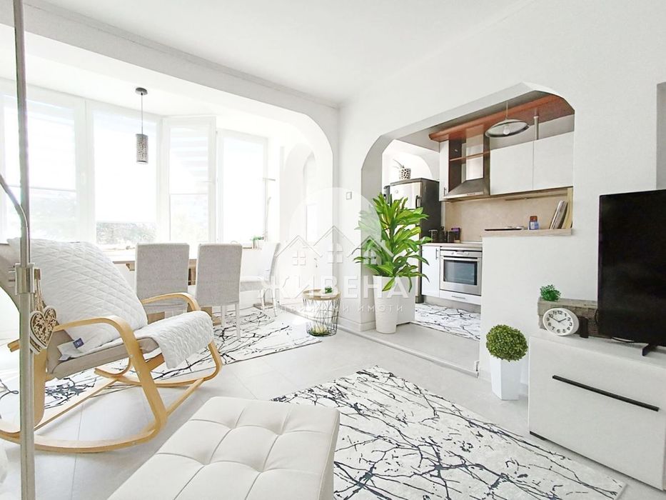 Продава се Тристаен апартамент в Варна, Чайка - 82 кв.м за 3281 €/кв.м - Снимка #1