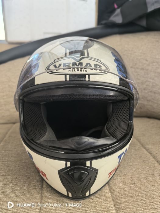 Продавам каска vemar