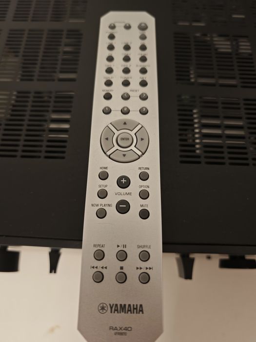 Amplificator cu streamer și HDMI Yamaha R-N1000A