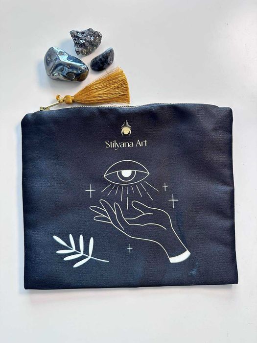 Специален несесер със символика за гримове, аксесоари