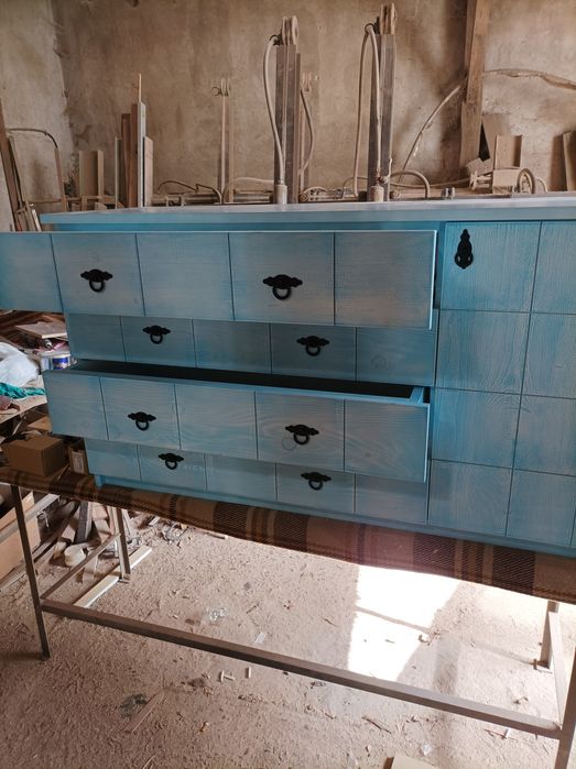 Скрин от масив цвят бял със синя тинта