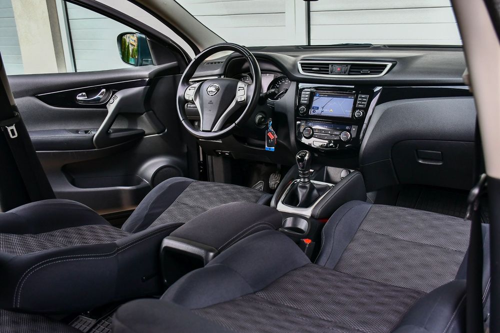 - Nissan Qashqai, Benzina, Euro 6,Navigatie, Camera marsalier-