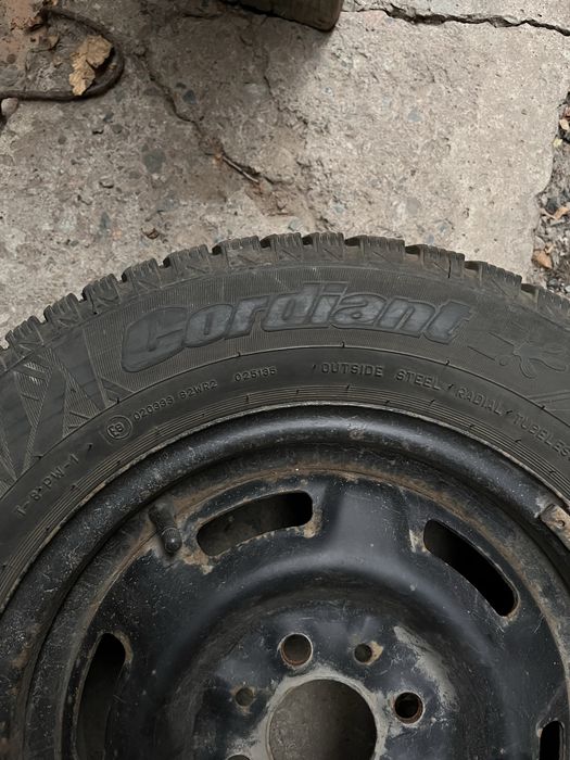 Шины зимние Cordiant 175/70R13 лепучка.