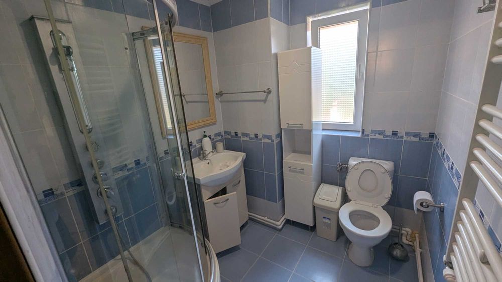 Proprietar vand apartament 3 camere in vila cu curte proprie