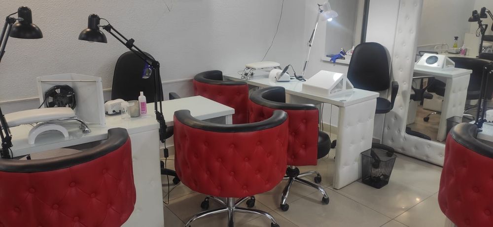 Продам столы для маникюра