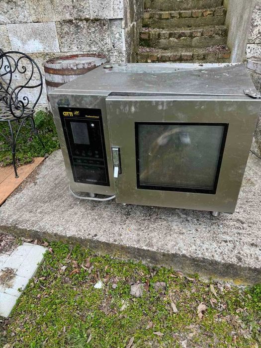 Продавам конвектомат трифазен, 6 тави