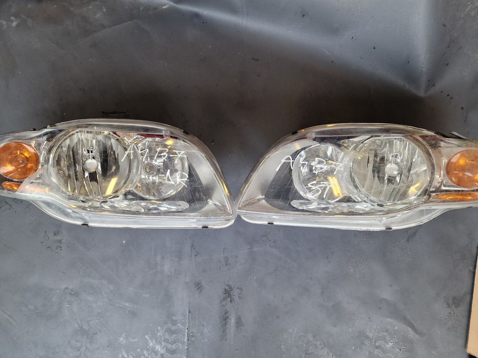 Far stânga cu ureche rupta Audi A4 B7  de Europa