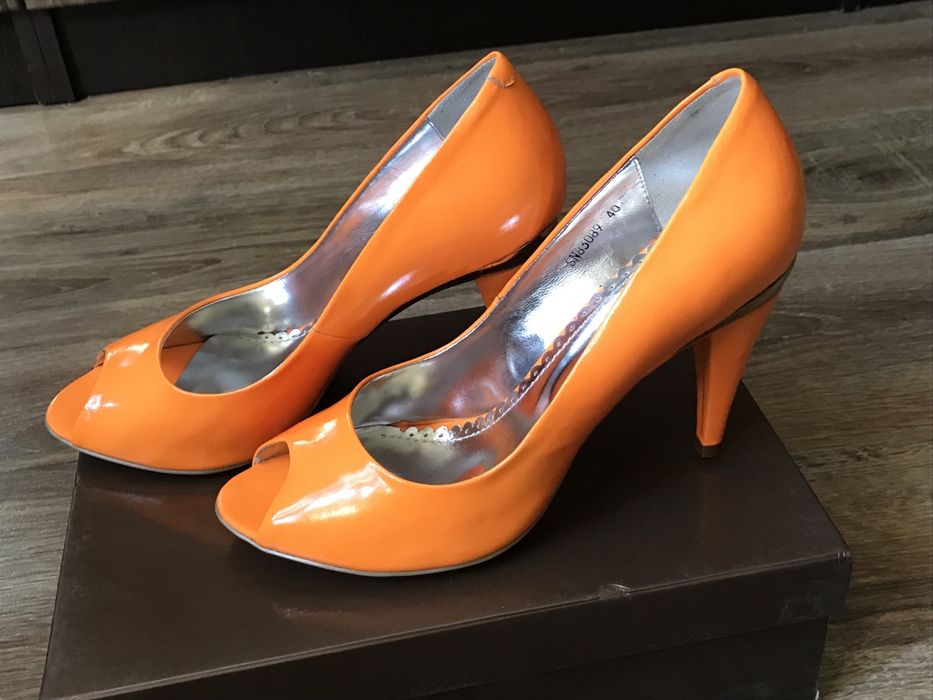 Продам женские туфли