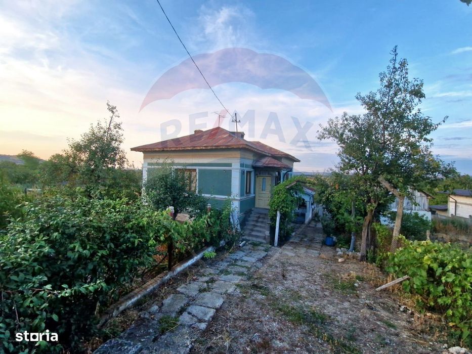 Casă / Vilă cu 4 camere in Scaesti , Teren - 900 mp