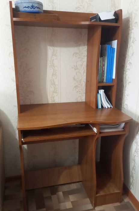 Продам шкафы и компьютерный стол