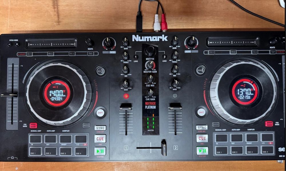 Consola DJ 4 deck Numark Mixtrack Platinum