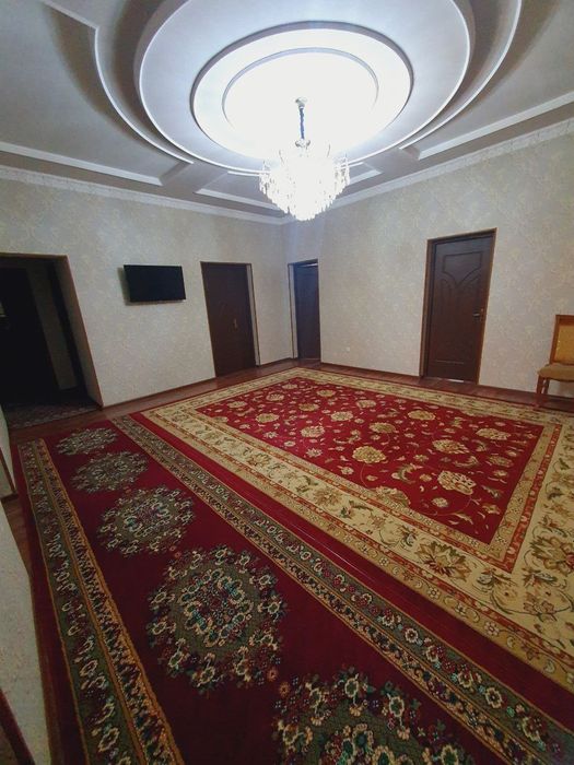 Uch qahramon xojiota,   hovli sotiladi