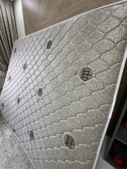 Матрас почти новыйх,200/180