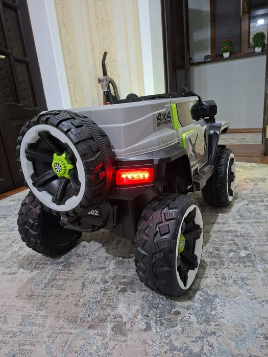 Baggi jeep болалар машинаси сотилади