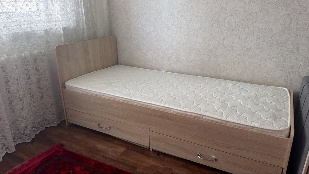 Продам кровать с матрасом
