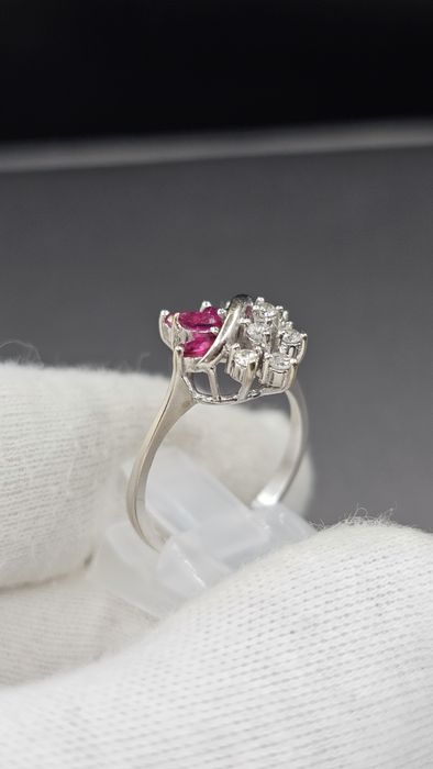 Винтидж пръстен 14K (585) бяло злато с естествени рубини и диаманти | 17мм