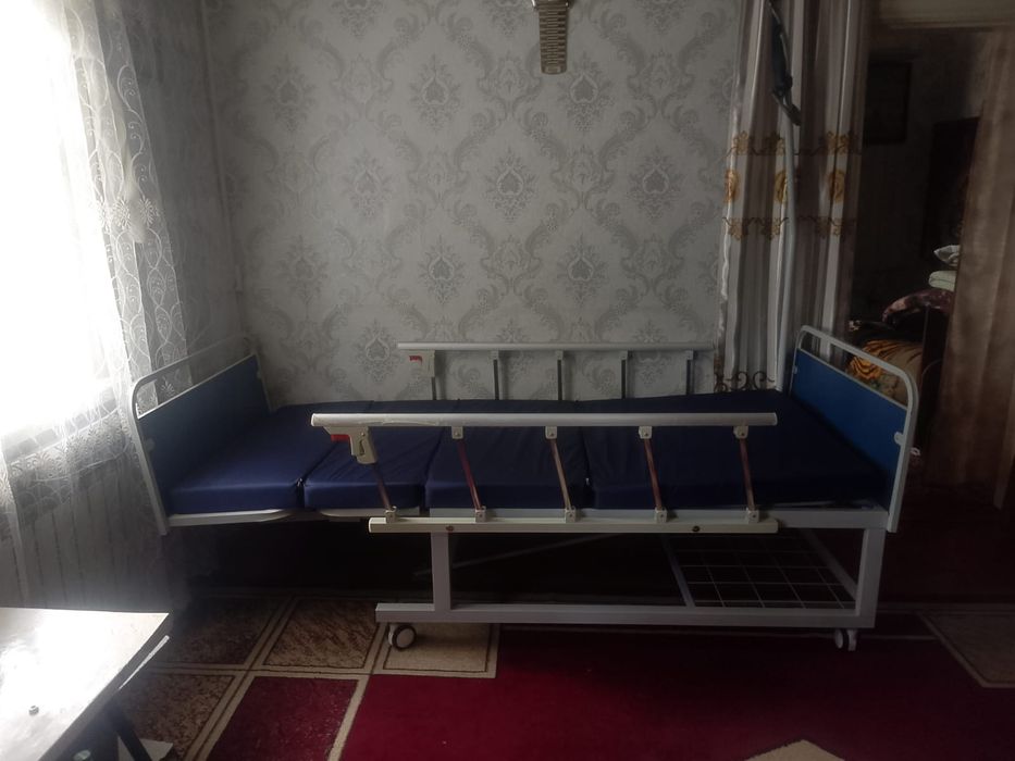 Медицинская кровать