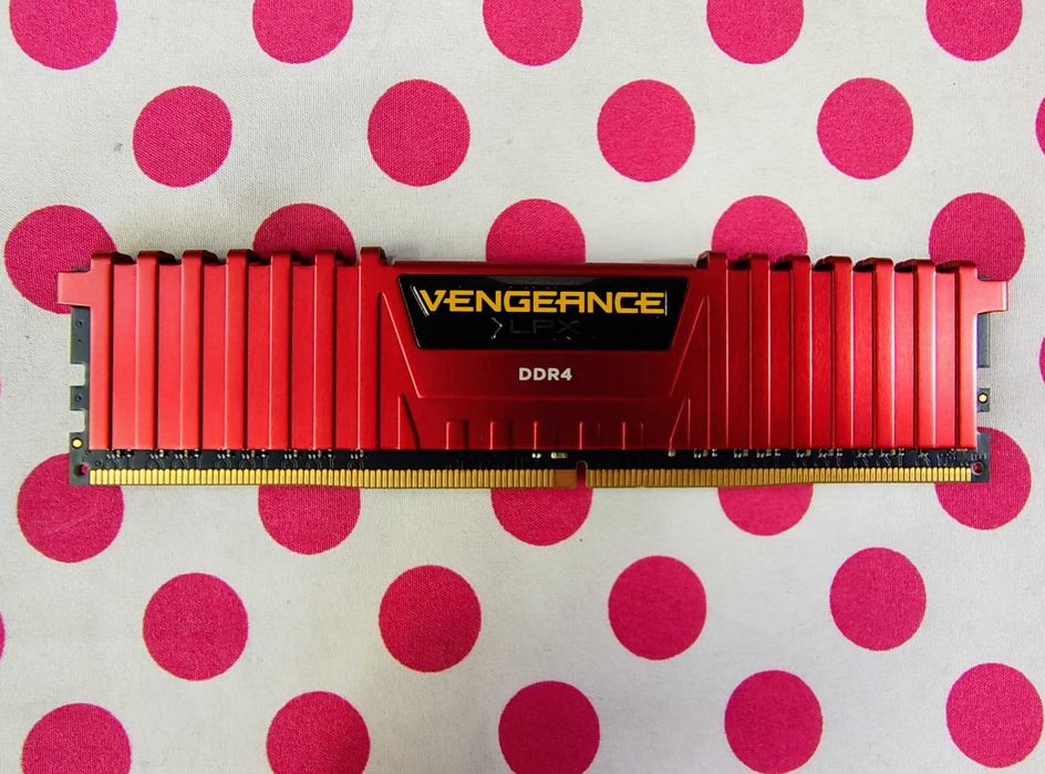 Memorie Ram Corsair Vengeance LPX RED 8 GB DDR4 2400 MHz Desktop.