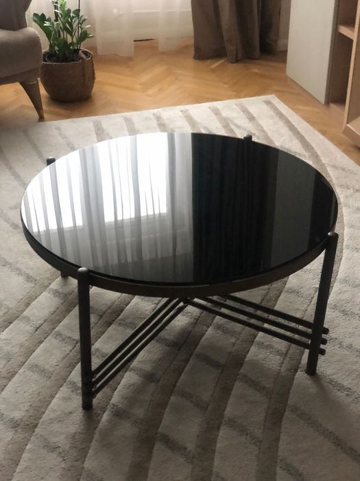Masa de sticlă neagră living