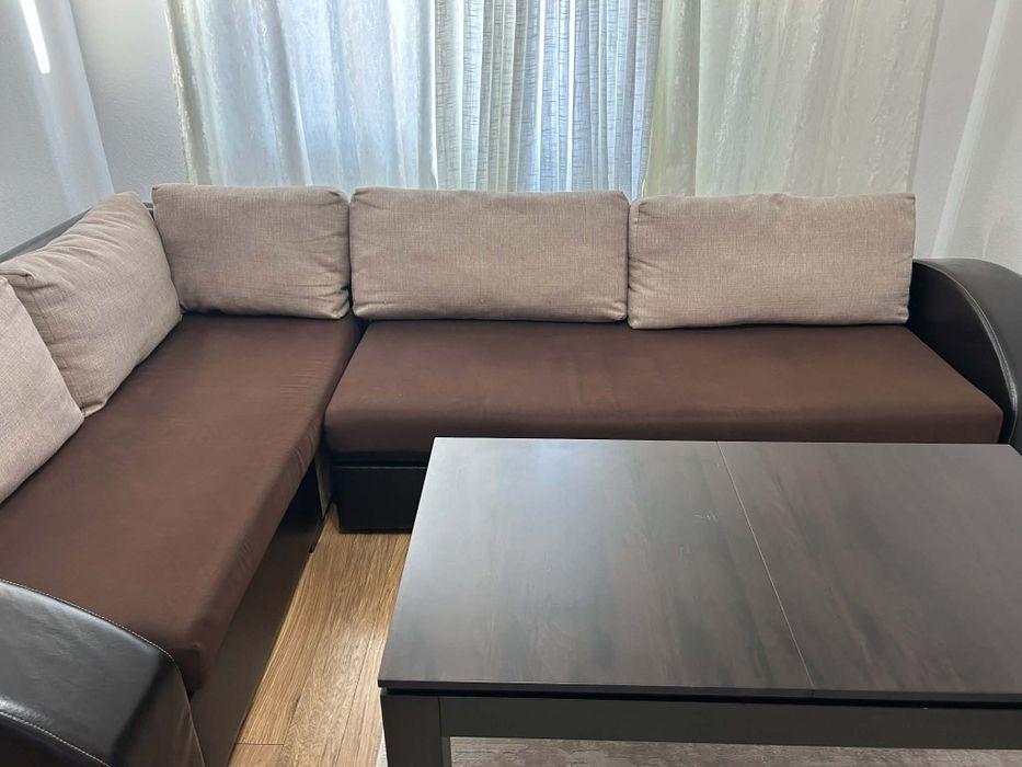 Ъглов диван с маса