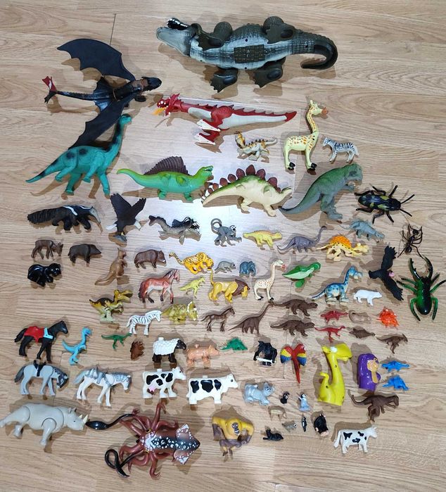 Животные и насекомые. Игрушки резина и пластмасс.