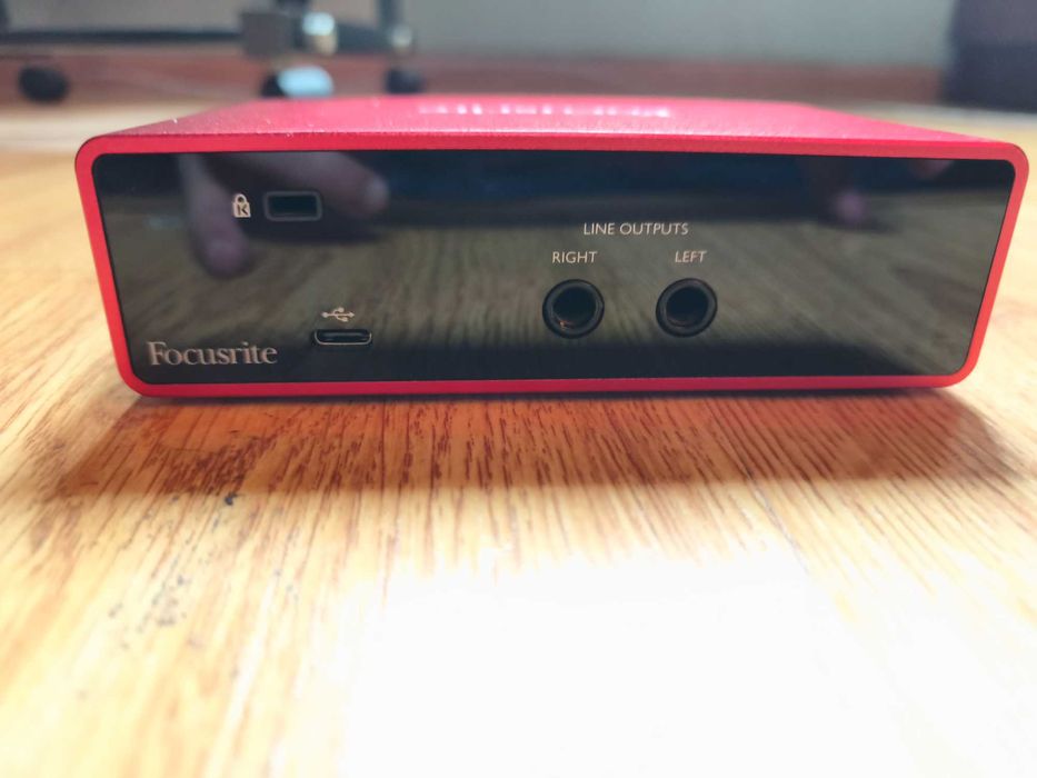 Звуковая карта Focusrite 2i2 3th gen