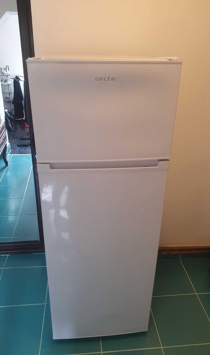 Frigider 150cm curat si in stare buna