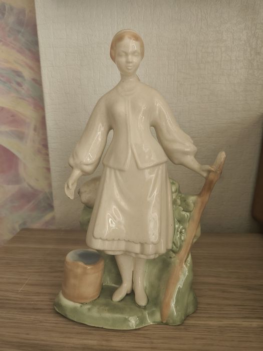 Статуэтка "по воду"