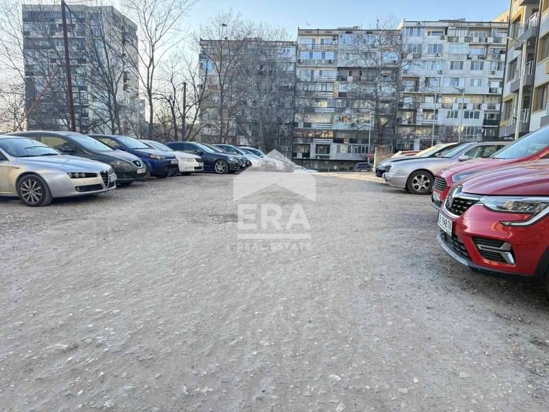 Дава се под наем Гараж / Паркомясто в Варна, Младост 2 - 12 кв.м за 54.57 € - Снимка #1