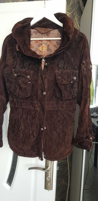 Продавам блузон и спортен клин на марката Adidas