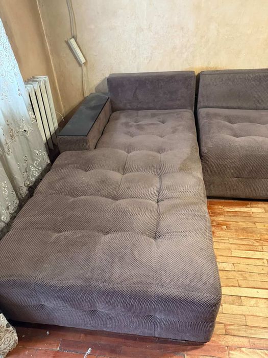 Кафяв неразтегателен ъглов диван