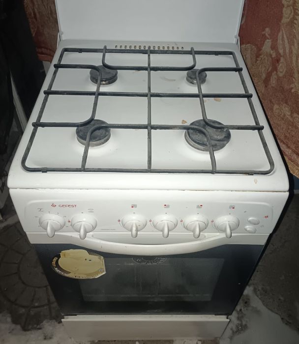Газовую плиту продам