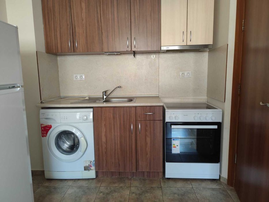 Дава се под наем Двустаен апартамент в Варна, Левски - 52 кв.м за 518.67 € - Снимка #2