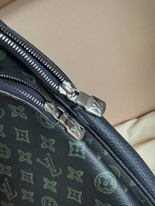 LOUIS VUITTON Sling Bag Avenue LE 2022