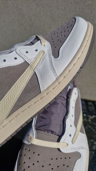 Jordan 1 Low Reverse Mocha