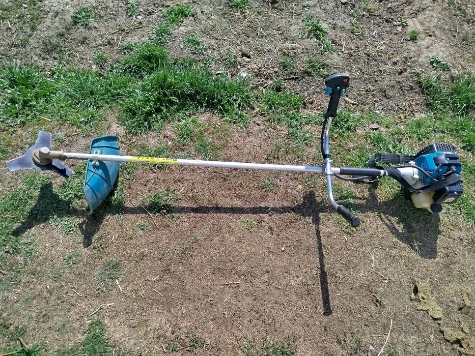 Триммер бензиновый.