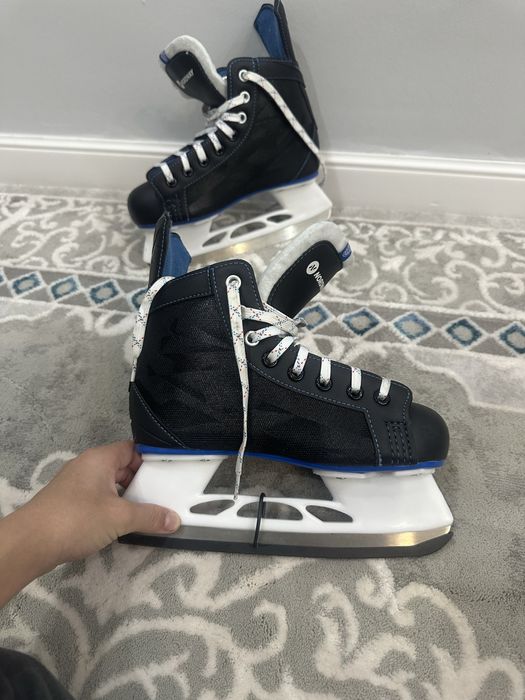 Продам две пары коньков