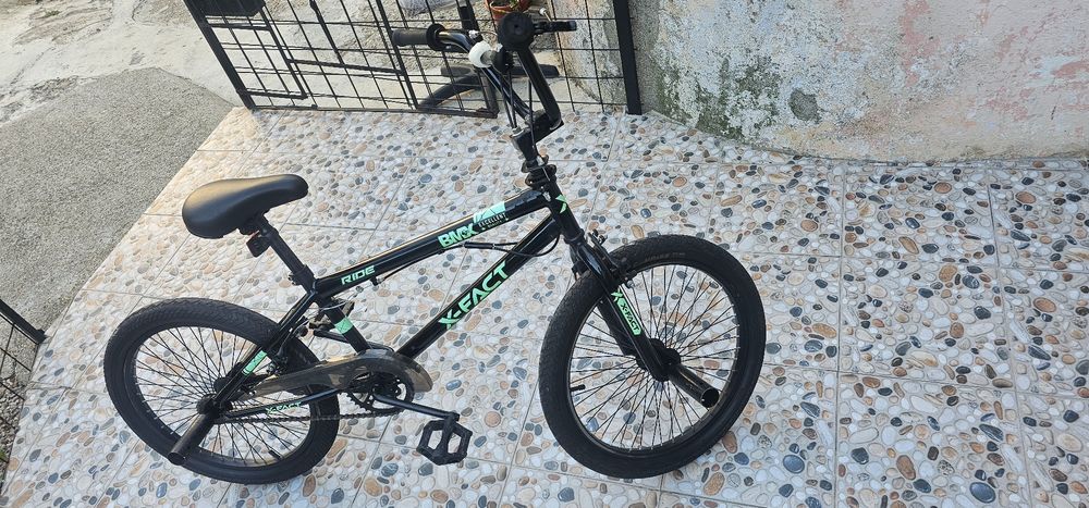 Bicicleta.   bmx