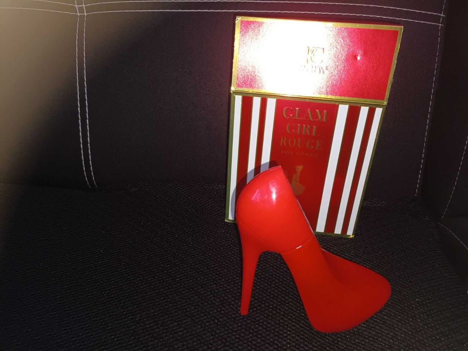 Парфюм под формата на обувка/червена/
