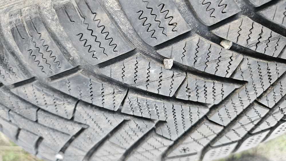 2бр гуми 195 65 15 дот 21 вредещайн