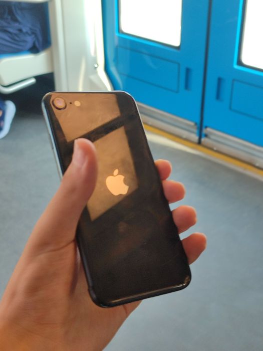 Продается Iphone SE