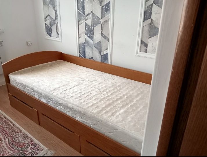 Продам дубовую кровать